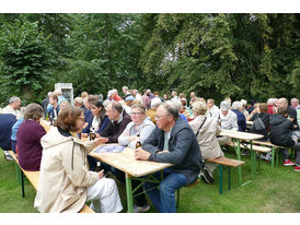 Feier des Mährisch-Neustädter Wachsstockfestes an der Weingartenkapelle (© Karl-Franz Thiede)